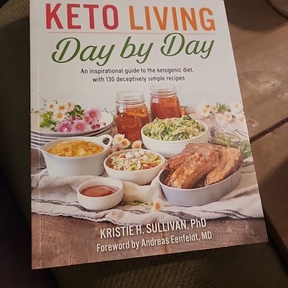 Keto Living Day-by-Day: An Inspirational Guide to the Ketogenic Diet Cookbook - Picture 7 of 7